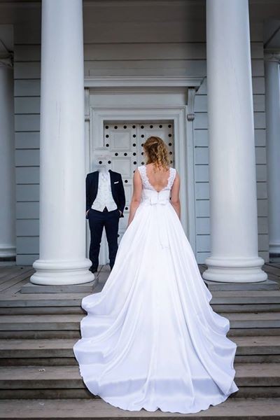 Suknia ślubna z trenem