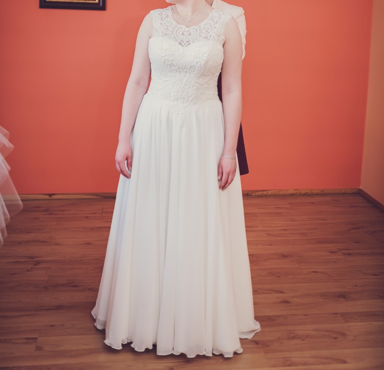 suknia ślubna rozmiar 42 + bolerko + welon