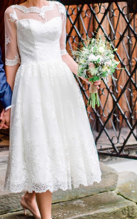 Niepowtarzalna suknia slubna-gruby haft na tiulu