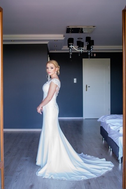 Suknia Sincerity 3916 rozmiar 36/38 Tren Syrenka