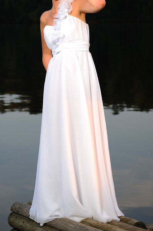 Delikatna suknia od projektanta Macieja Domańskiego