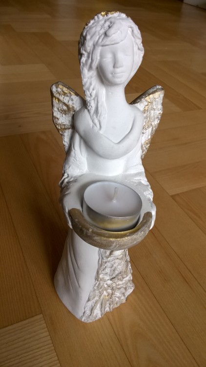 Figurki aniołków biało złote