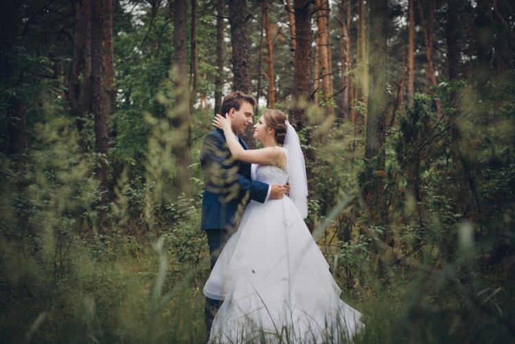 Romantyczna suknia ślubna z falbanami M/L Adria 1705