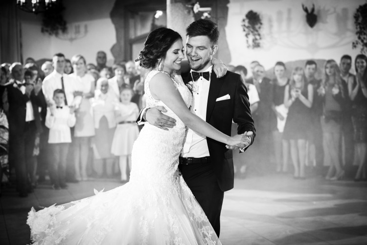 Piękna suknia rybka salon Madonna w Warszawie