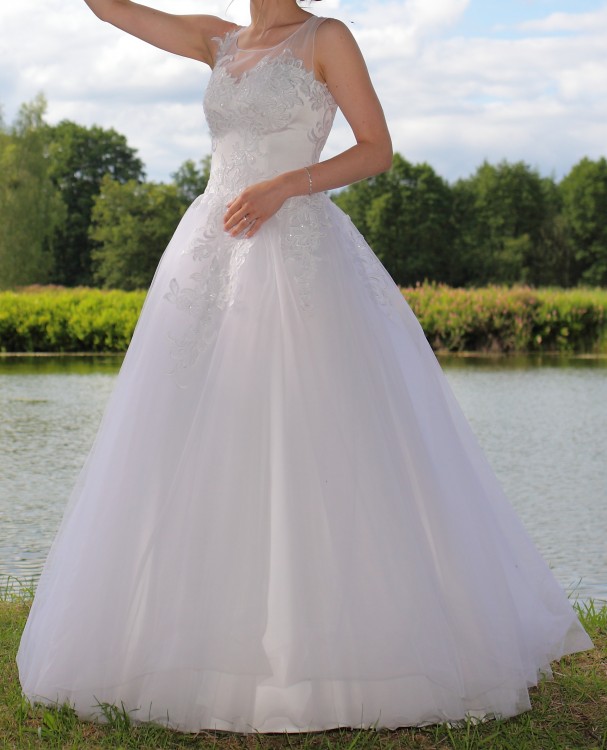 Zachwycająca, klasyczna suknia ślubna