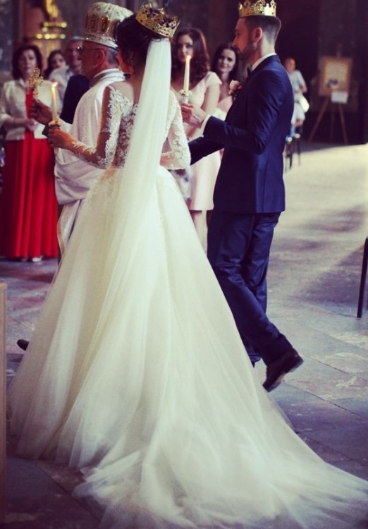 NOWA ekskluzywna suknia księżniczka tren 34/36