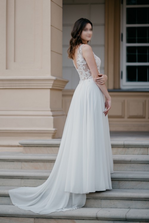 Suknia Ślubna z trenem 38/40