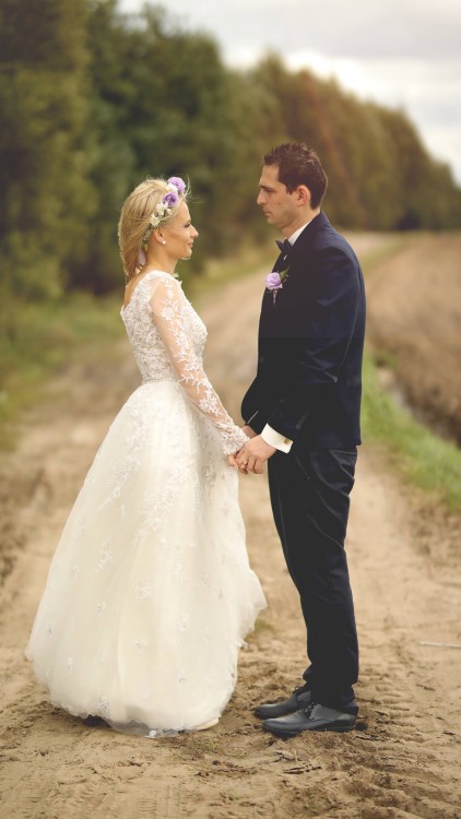 Suknia Slubna ręcznie naszywane aplikacje