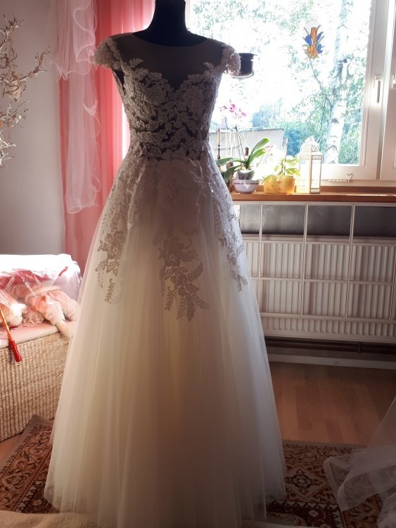 Suknia Bianka kolor Ivory Rozmiar S + tren + welon