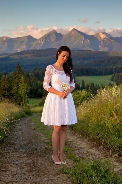 Suknia ślubna, koronka, krótka, biała 38/40.