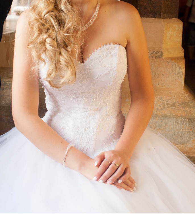 Suknia Ślubna z kryształkami Swarovskiego