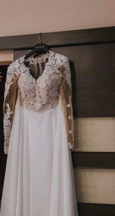 Suknia ślubna Lillian West 6412 z 2017r