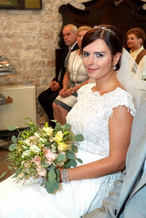 Suknia ivory z kryształami Swarovskiego i plecami V