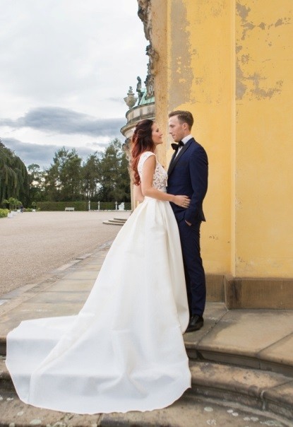 Elegancka suknia ślubna z mikado