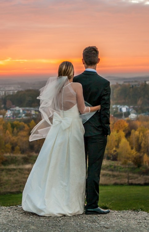 Piękna, elegancka suknia ślubna Avalyn Nabla