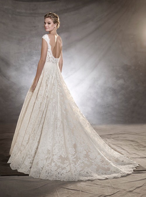Suknia ślubna Pronovias model Olivana