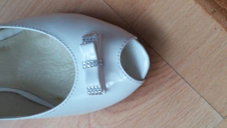 sprzedam buty ślubne