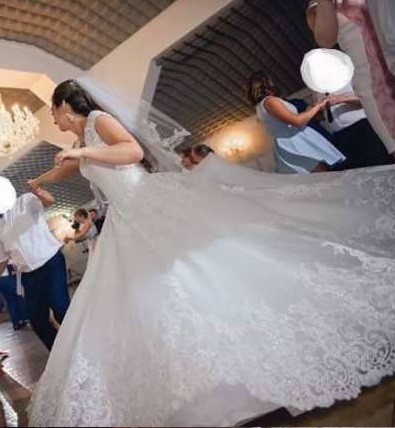 Piękna suknia ślubna księżniczka by Madeline Gardner