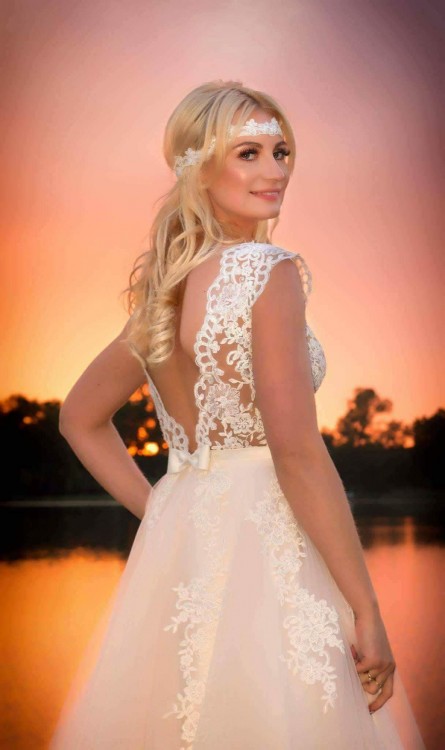 PRZEPIĘKNA SUKNIA ŚLUBNA