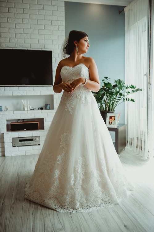 Przepiękna suknia ślubna