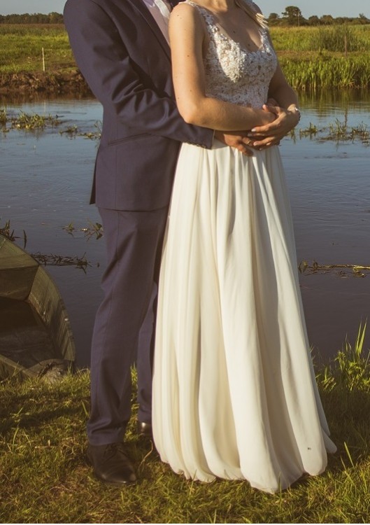 Suknia ślubna koronkowa z szyfonowym dołem + halka i welon