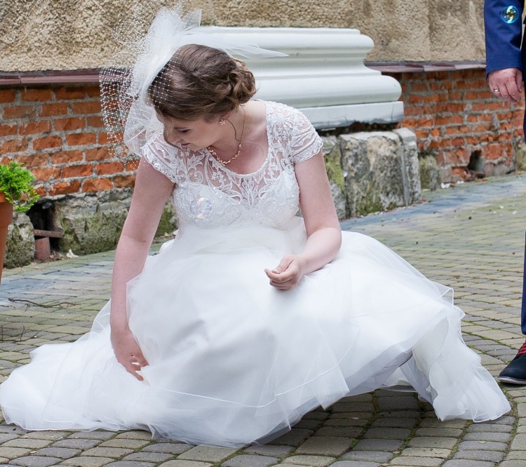 Suknia slubna ecru koronka hiszpańska