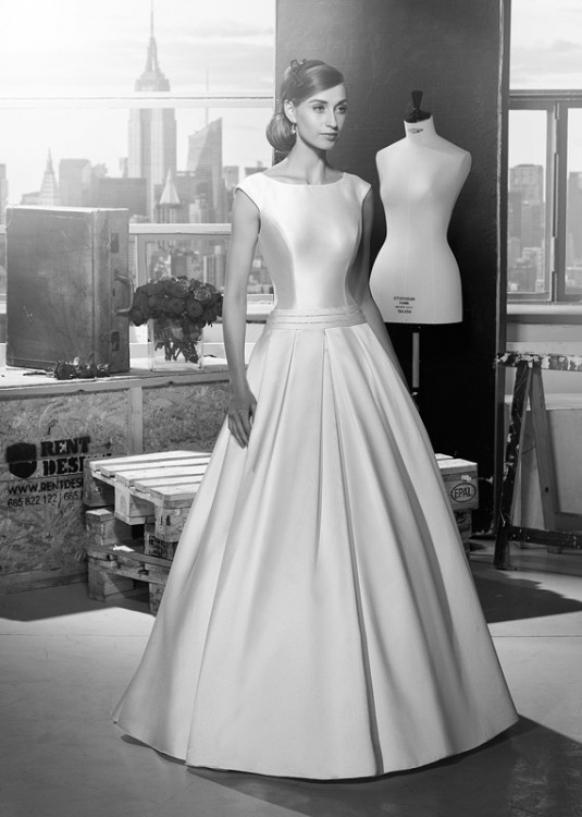 suknia firmy Galla - Odetta  dla wysokiej panny młodej