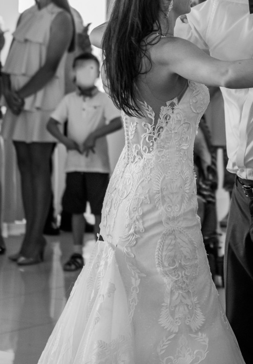 Piękna suknia z trenem