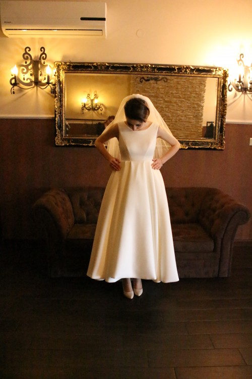 Suknia ślubna asymetryczna