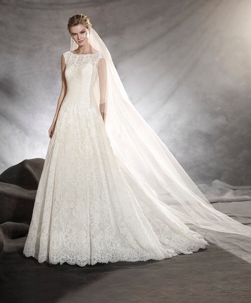 Pronovias model Olivana