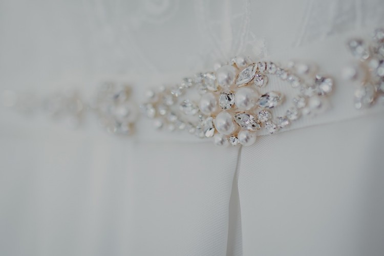 Suknia ślubna z salonu  r. 36-38