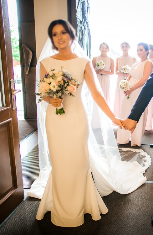 Niebanalna suknia ślubna marki Laurelle model 2017