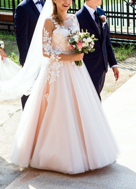 Zjawiskowa suknia w niespotykanym kolorze!