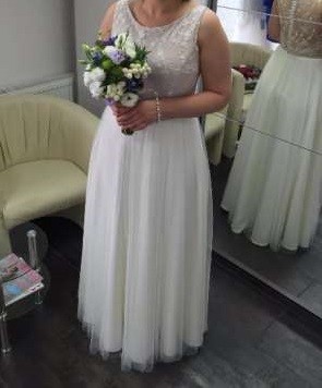 Piękna rustykalna suknia Laura Romano L