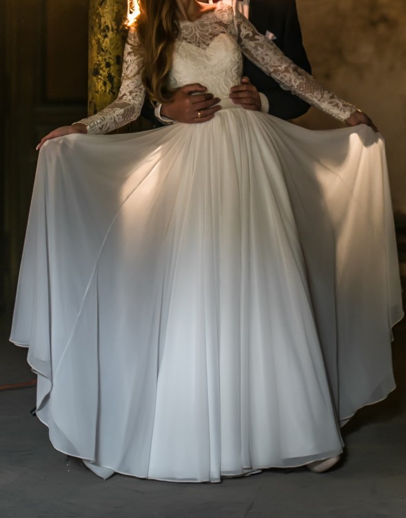 Piękna suknia ślubna r. 34/xs i GRATISY