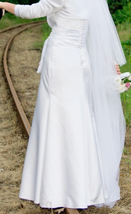 piękna suknia ślubna z bolerko