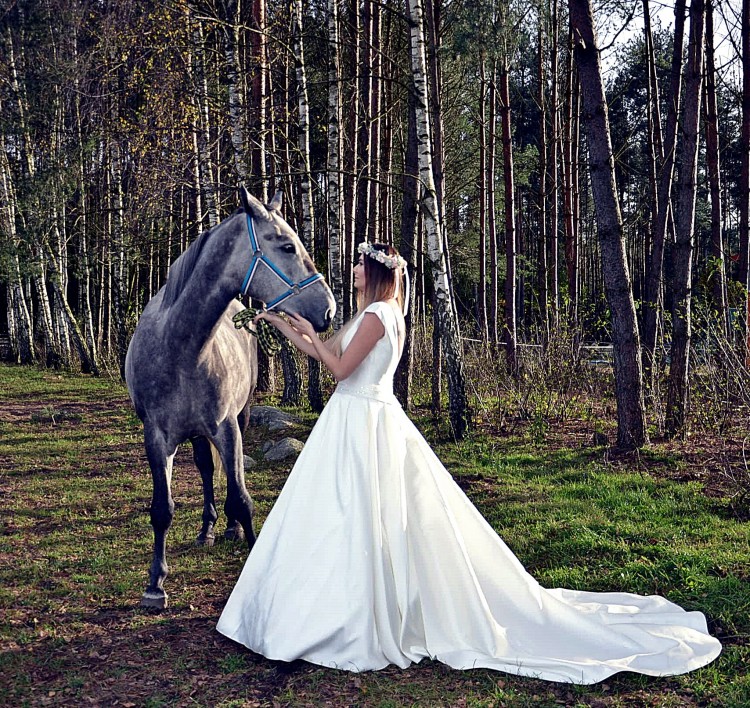 Suknia Gala model Odetta dla wysokiej panny młodej