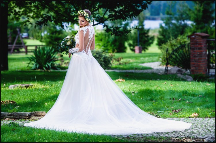 Wyjątkowa suknia typu Syrenka z cudownie długim trenem