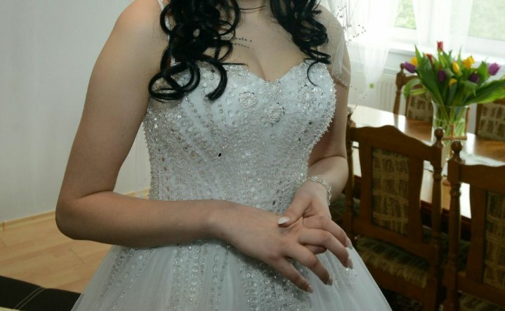 Sprzedam piękną suknię ślubną