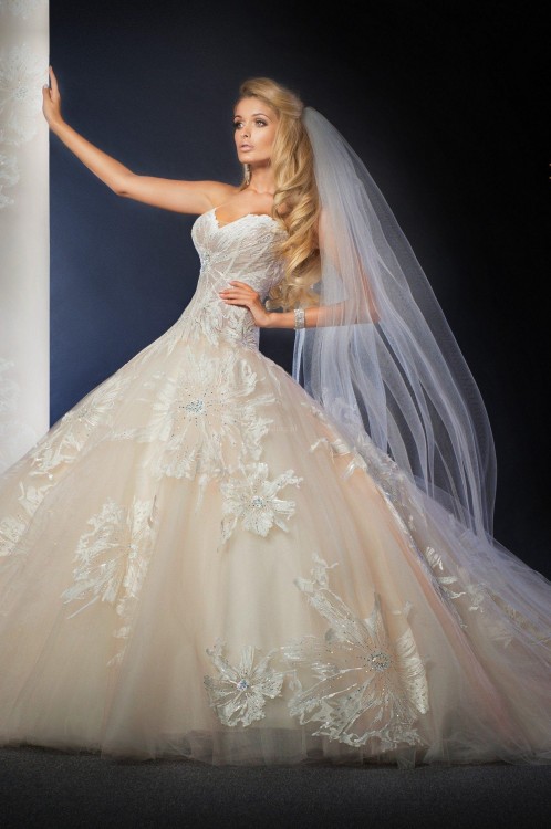 Sprzedam piękną suknie ślubną Agora 36/38.