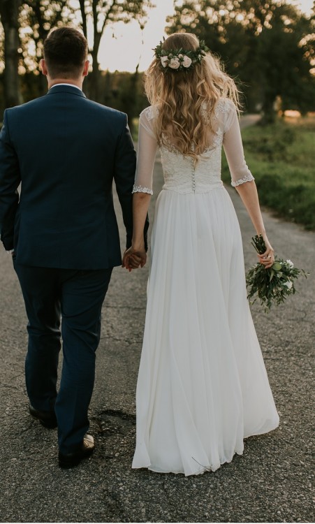 Subtelna suknia ślubna,rozmiar 34/36,stan idealny.