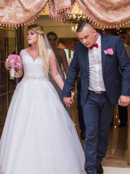 Suknia ślubna 2500 zł