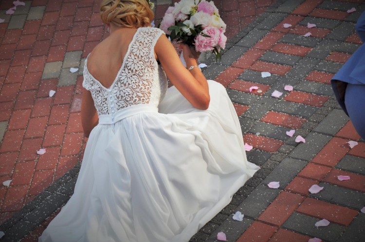 Zwiewna, koronkowa suknia ślubna Diana Joy z trenem :)