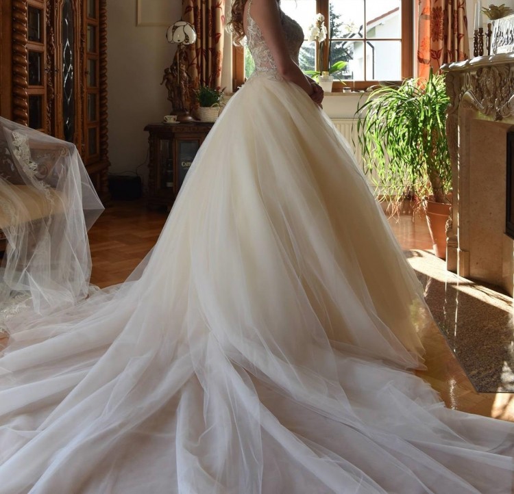 Przepiękna oryginalna suknia