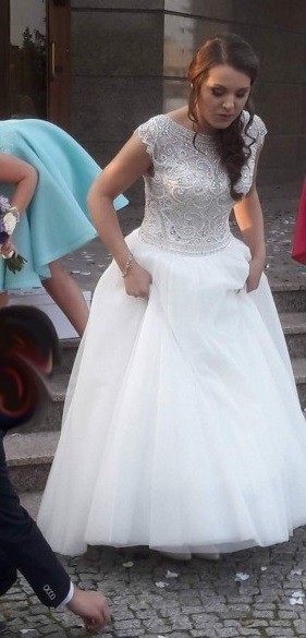 Zachwycająca zdobiona suknia ślubna