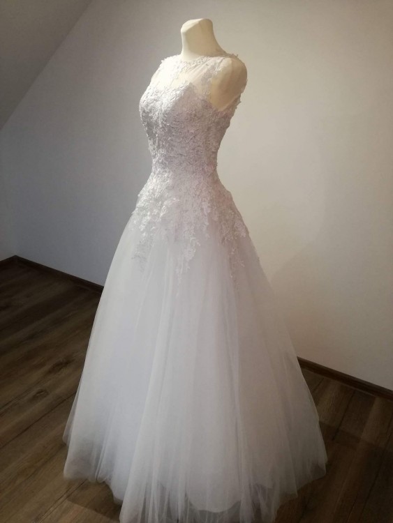 Sprzedam nową suknię ślubną