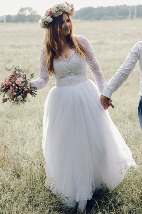 Przepiękna suknia ślubna - Kształt litery A - Z koronką