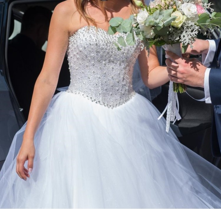 Sprzedam piękną suknie ślubną