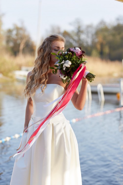 Piękna, klasyczna suknia ślubna Gala Ivory