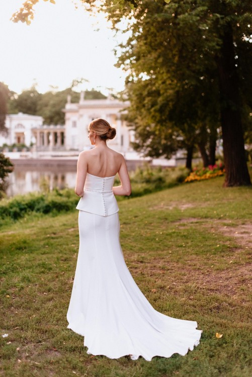 Elegancka i klasyczna biała suknia ślubna rozm. 36/38